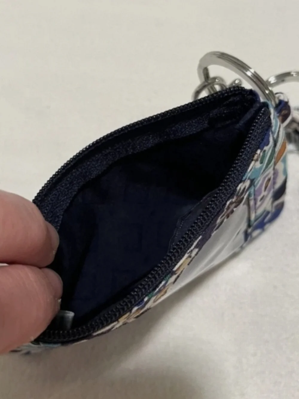 Vera Bradley ID Case- Lisbon Medallion Cool Lighten Up - New In Package - Picture 4 of 5